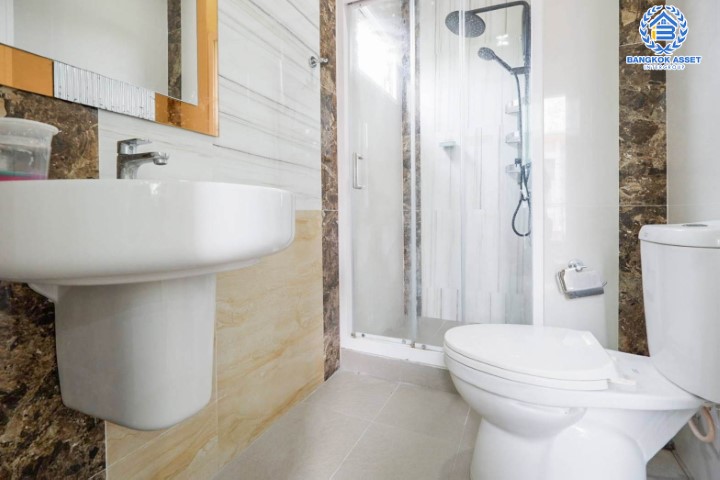 *****ทาวน์เฮ้าส์มือสองย่านกรุงเทพมหานคร ม.โกลเด้นทาวน์2 ลาดพร้าว-เกษตรนวมินทร์ หลังมุม! เนื้อที่กว้างขวางถึง 36 ตร.ว. ฟังก์ชันจัดเต็ม 4 ห้องนอน 3 ห้องน้ำ 2 ที่จอดรถ บ้านใหม่ บิวท์อินพร้อมอยู่ บนทำเลแห่งการเดินทาง ใกล้รถไฟฟ้าในอนาคตสายสีเหลือง "สถานีบางกะปิ" และทางด่วน "รามอินทรา-อาจณรงค์"